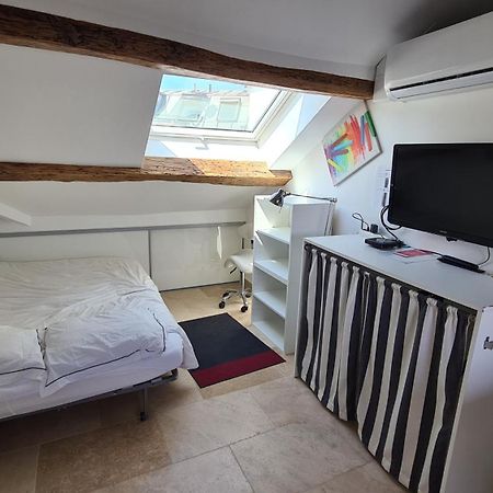 Appartement Coeur De Paris Avec Vue Sur Les Toits Εξωτερικό φωτογραφία