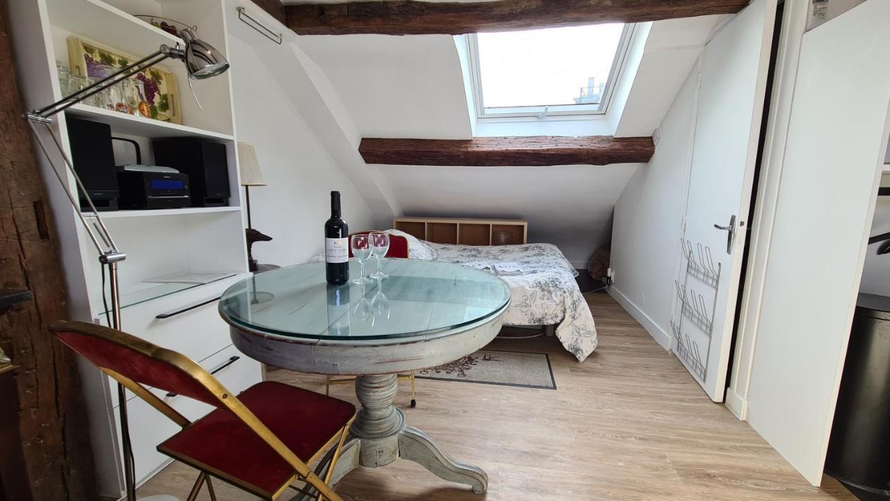 Appartement Coeur De Paris Avec Vue Sur Les Toits Εξωτερικό φωτογραφία